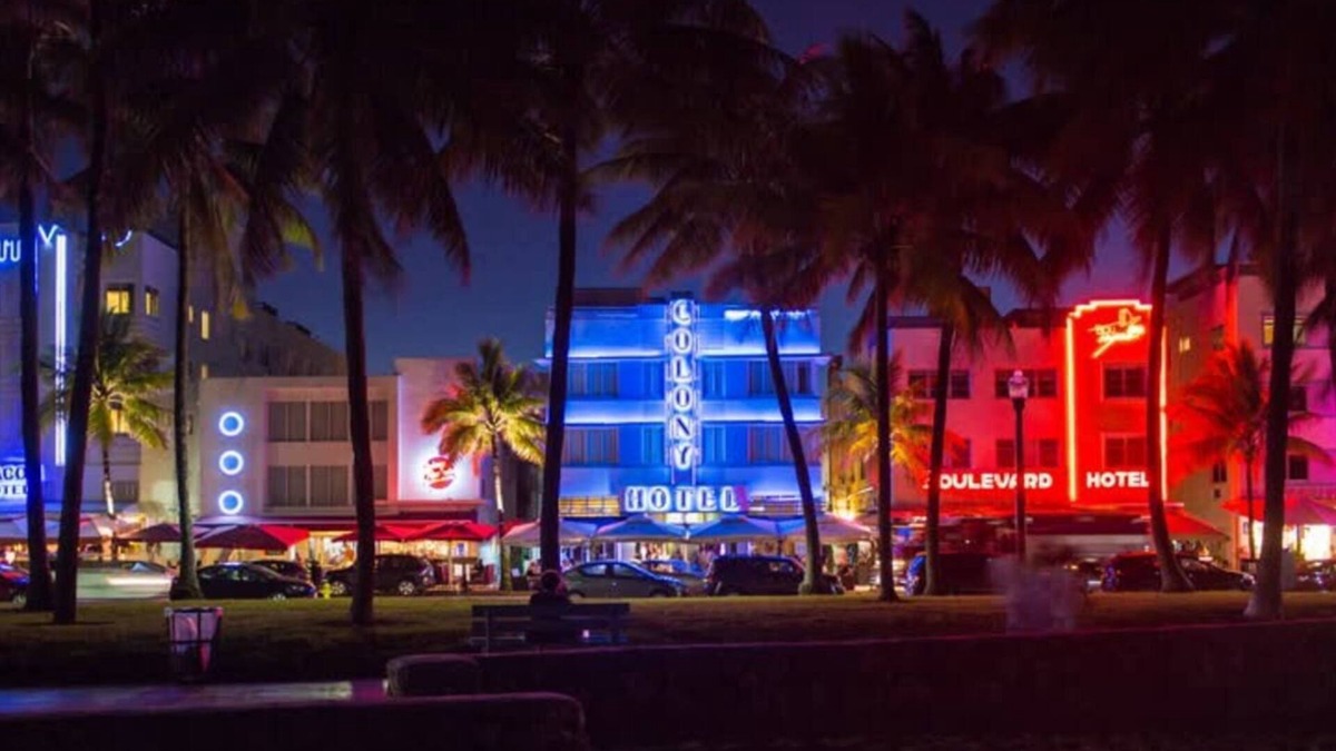Flamingo/Lummus Condo | Luxurious South Beach Rental on Ocean Drive