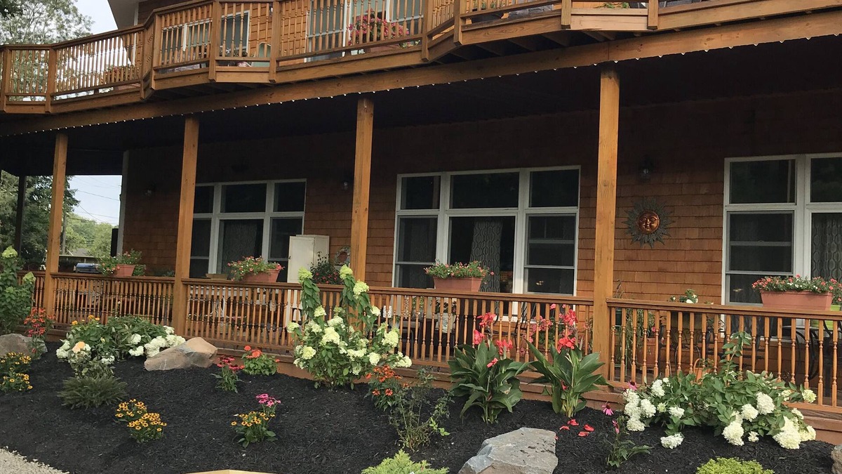 Windham House | Luxurious,spacious 4500 sq ft home,hot tub & sauna,in center of downtown Windham