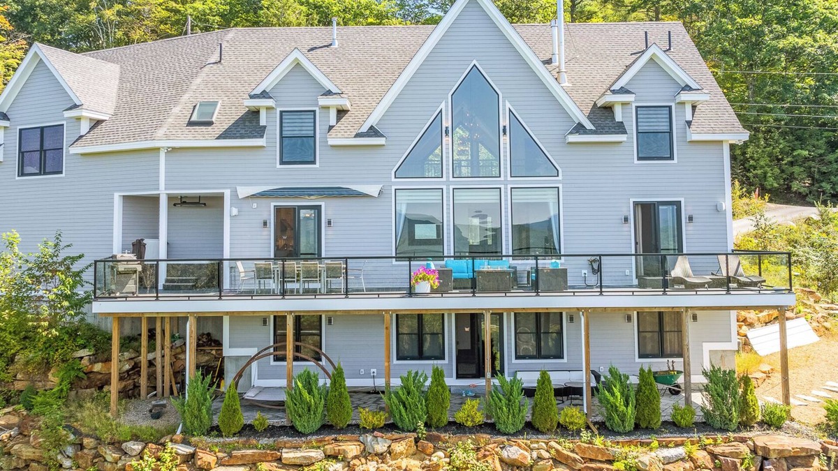 Campton House | Luxurious Spacious 6-bedroom House. Best Views, Hot tub. Waterville Estates!