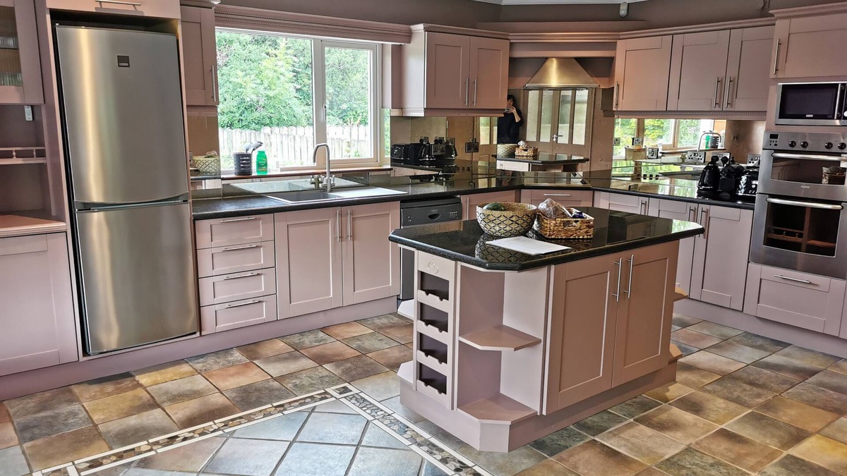 Killarney House | Luxurious, Spacious, Irish Country House with Five Bedrooms and Four Bathrooms