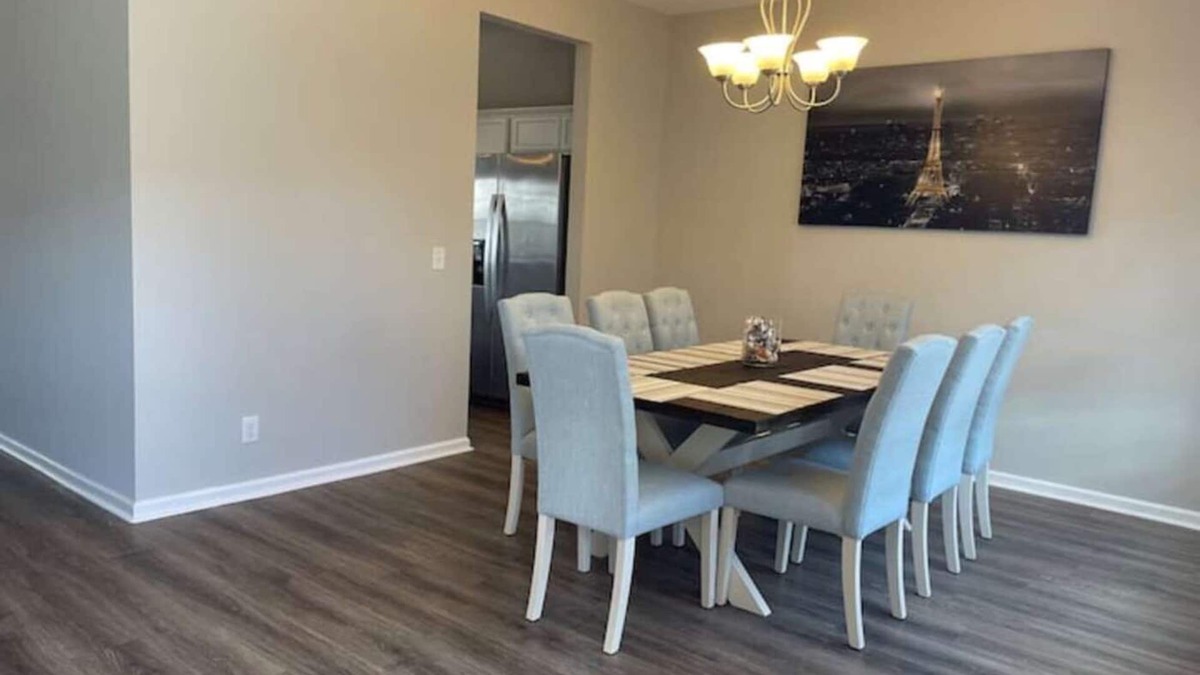 Fleming House | Luxurious & Spacious | ♛King Beds, Patio, Backyard