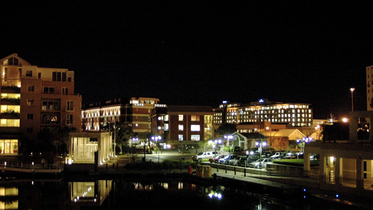Victoria and Alfred Waterfront Apartment | Luxurious, Spacious & Secure V&A Waterfront Apt