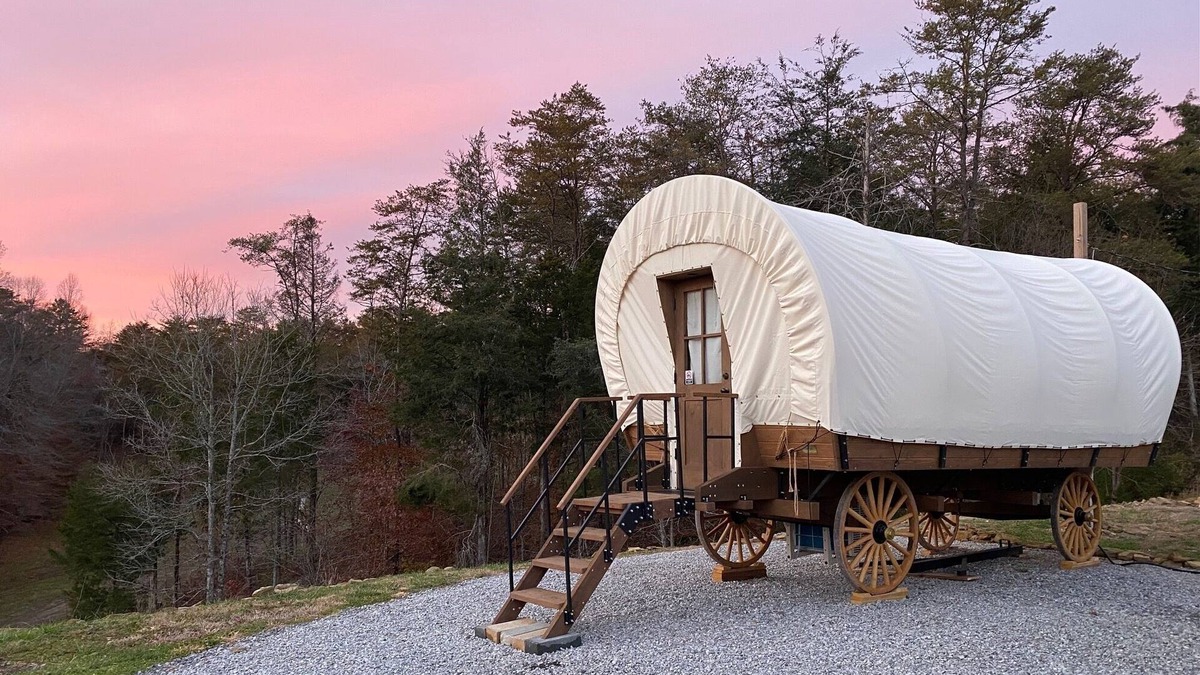 Sevierville Resort | Luxurious Stay in a Covered Wagon