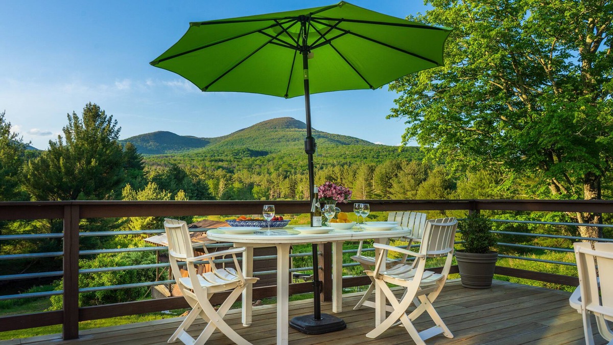 Willow House | Luxurious stream-side farmhouse with spectacular mountain views
