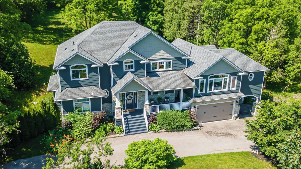 Georgetown House | Luxurious Studio on one acre in town