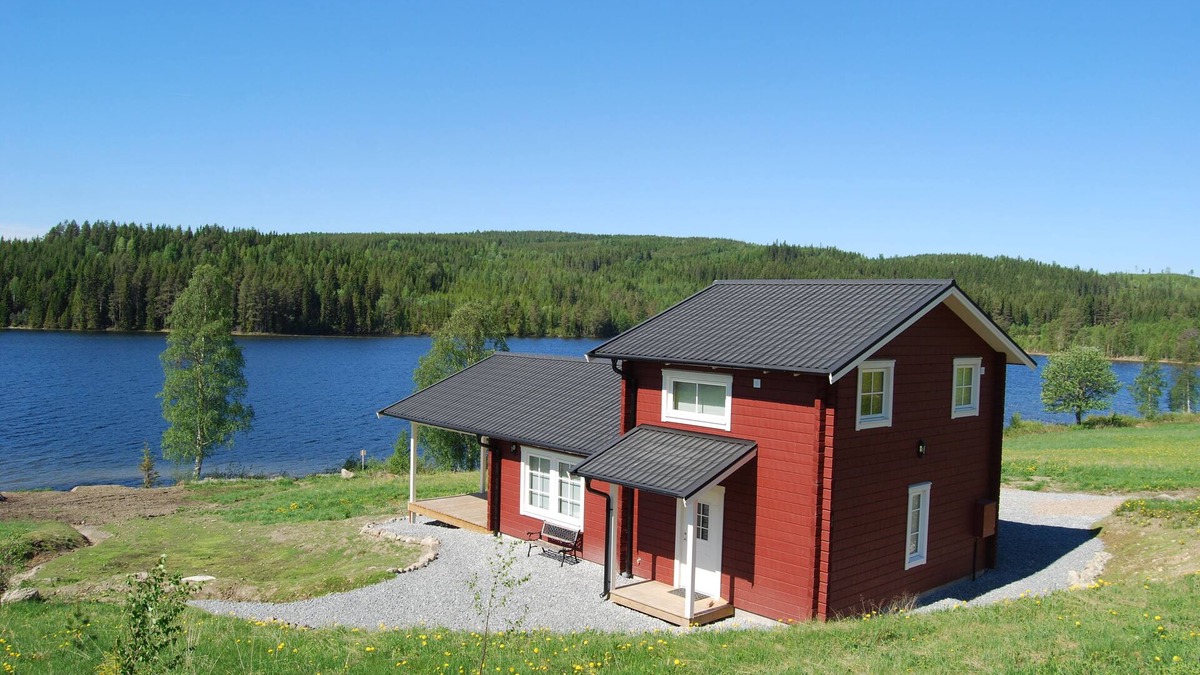 Borjesjo House | Luxurious Stuga on a tranquil lake with private lakeside access, sauna and dock