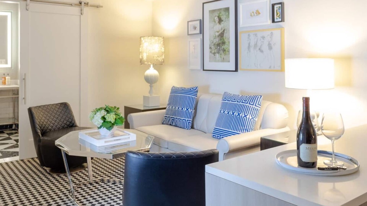Norma Triangle Hotel | Luxurious Suite Near Hollywood Museum! Rooftop Pool, Pet-friendly, Balcony!