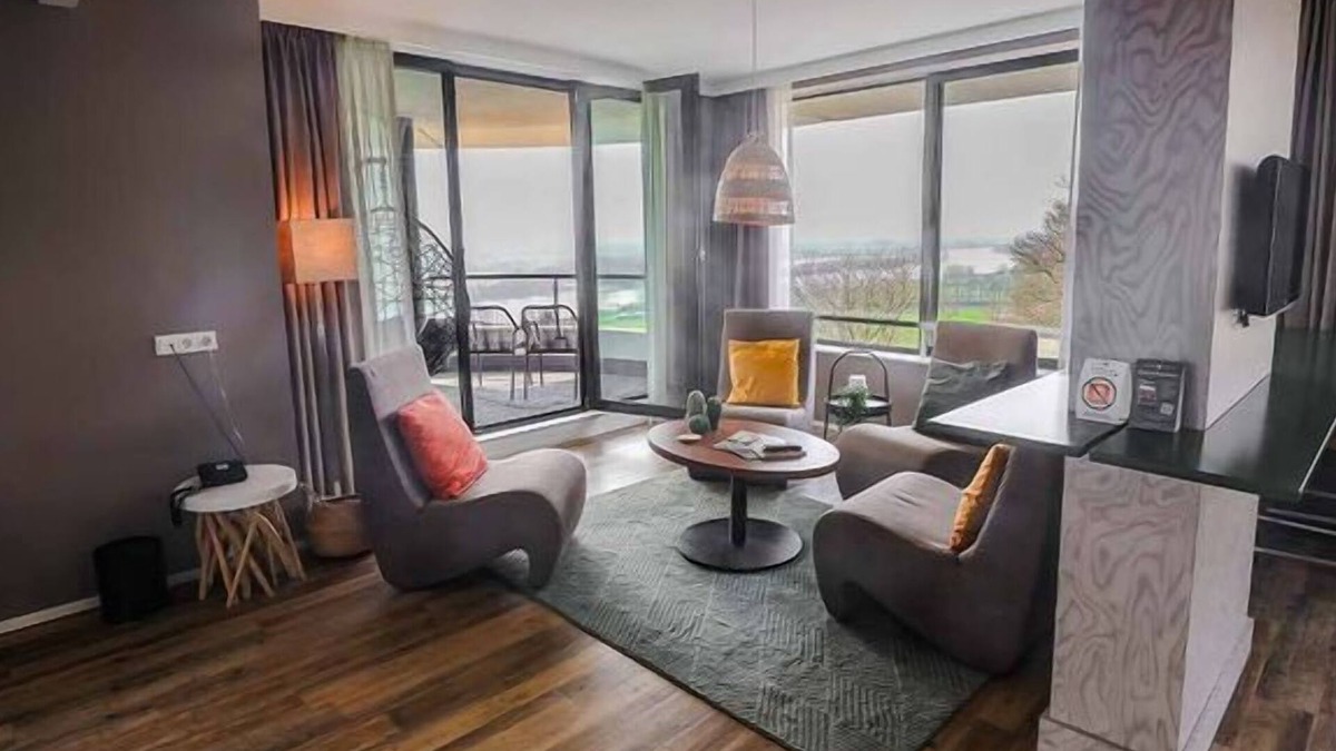 Wageningen Hotel | Luxurious Suite w/Panoramic View | Stunning Outdoors & Historic Landmarks Nearby