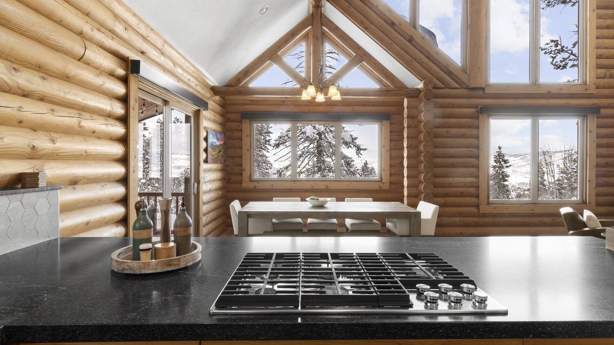 Summit Park Cabin | Luxurious Summit Vista / Hot Tub / Pool Table / 4 BR / 12 Guests / Gorgeous View