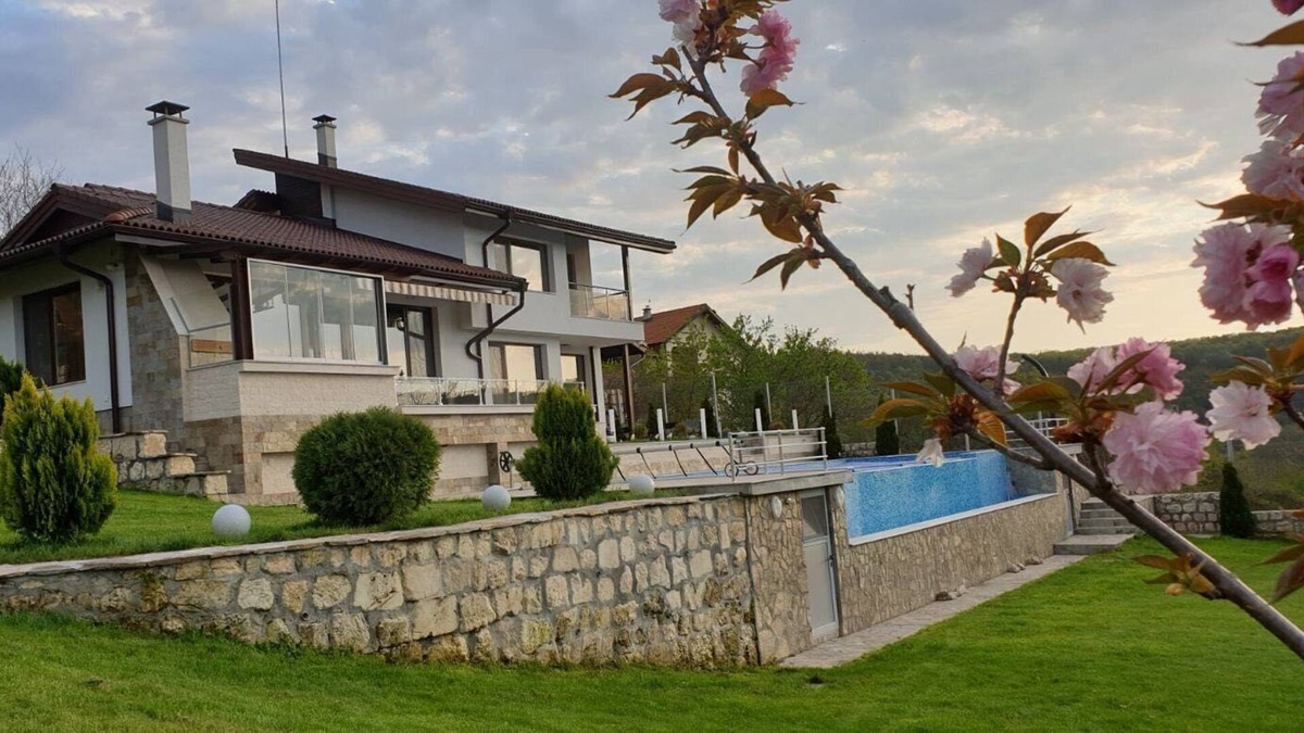 Ruse House | Luxurious Sunset Villa with Pool