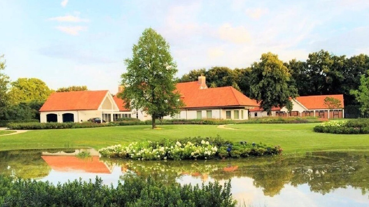 Boshoven Villa | Luxurious supersized Guesthouse - Sleeps 24 + baby cots