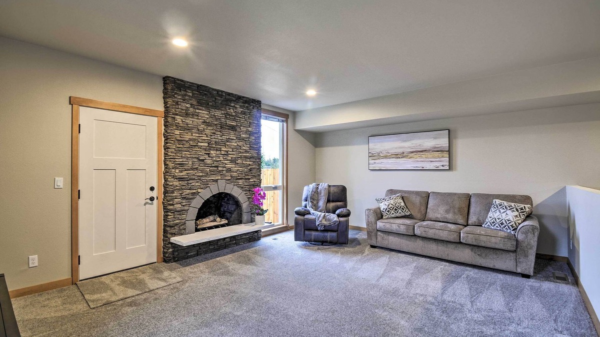 Edgewood House | Luxurious Tacoma Retreat w/Quartz Countertops!