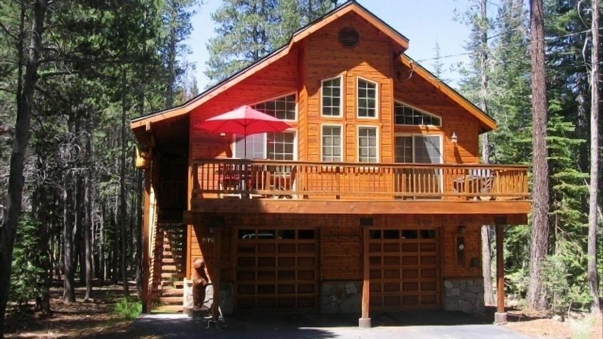 Truckee Cabin | Luxurious Tahoe Donner Cabin/Pool Table/Resort Amenities/Hot Tub seats 7