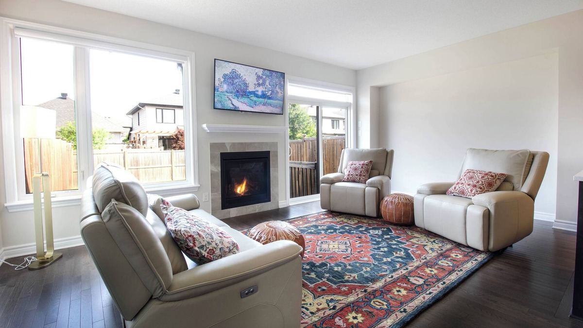 Ottawa Division House | Luxurious Tastefully Furnished 3 Bedroom Home in Ottawa