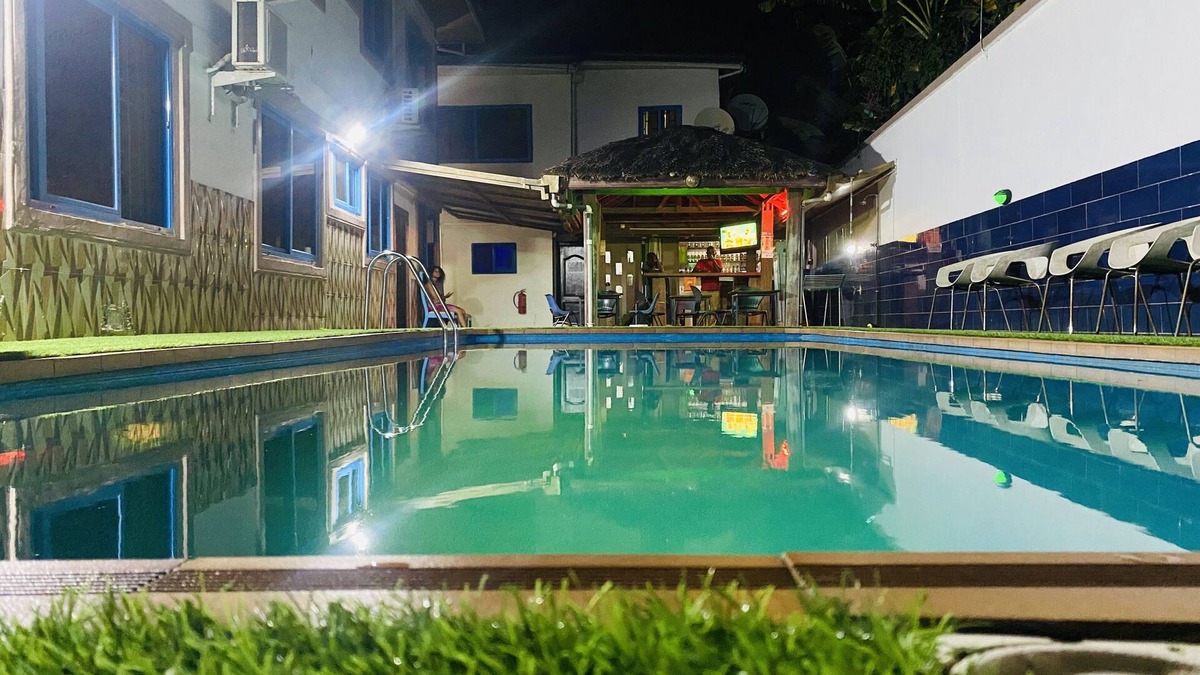 Sekondi-Takoradi Cabin | Luxurious Ten-Bedroom Lodge Apartment