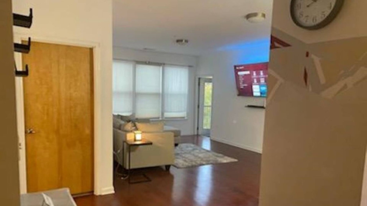 West End Condo | Luxurious top floor 2 bed/ 2 bath condo