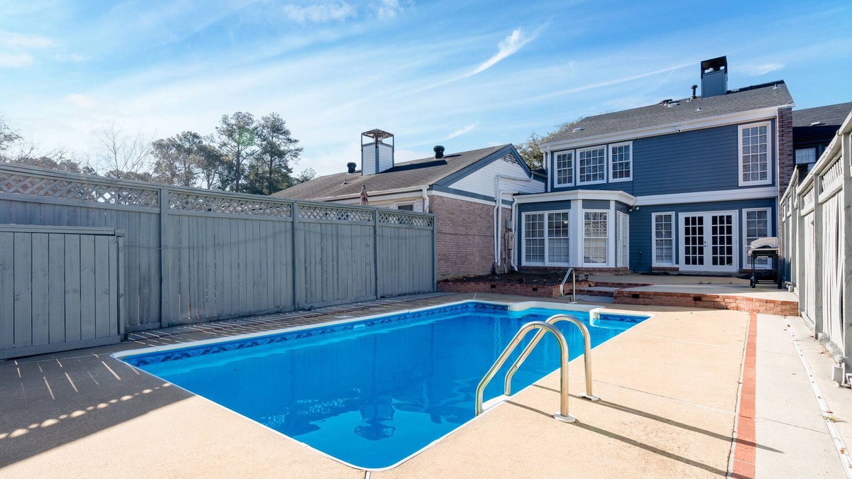 Gunter Afs House | Luxurious Townhome w/sparkling private pool!