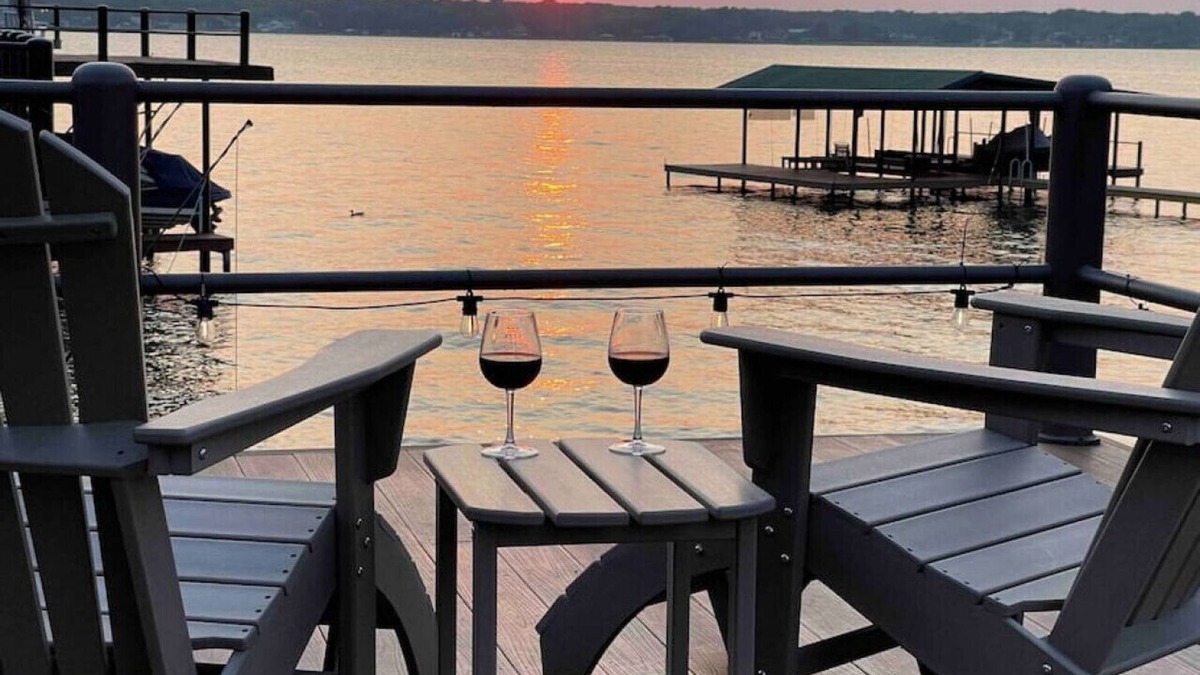 Carolyn Estates House | Luxurious, Tranquil, 4BR Lakefront Villa