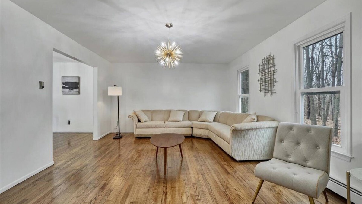 South Blooming Grove Villa | Luxurious & Tranquil ~ Pool ~ Fire Pit ~ Backyard!