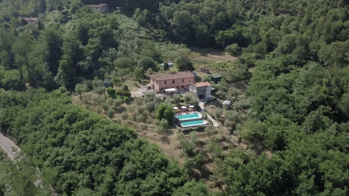 Pescia Villa | Luxurious Tuscan Villa: Double Infinity Pool. Stunning views. Sleeps 12 People