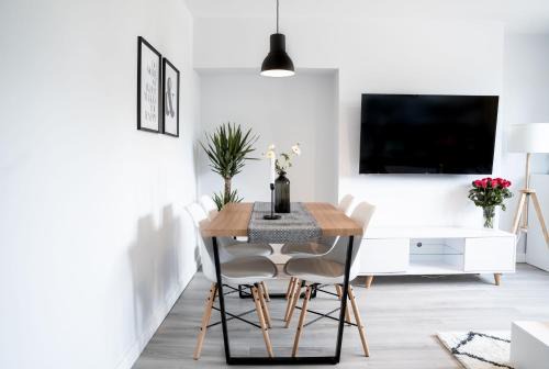 Perth Apartment | Luxurious Two Bedroom Apartment with Private Parking