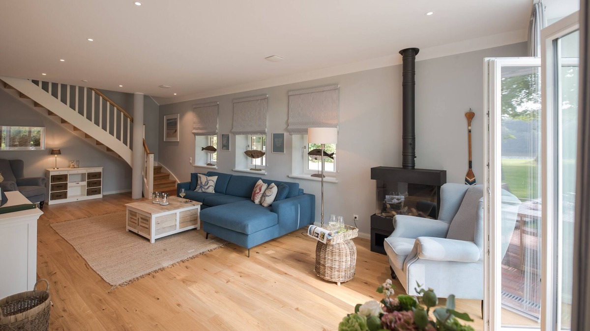 Friedeburg Apartment | Luxurious Ukena vacation apartment in the count's Karl-Georgs-Forst; dogs welcome
