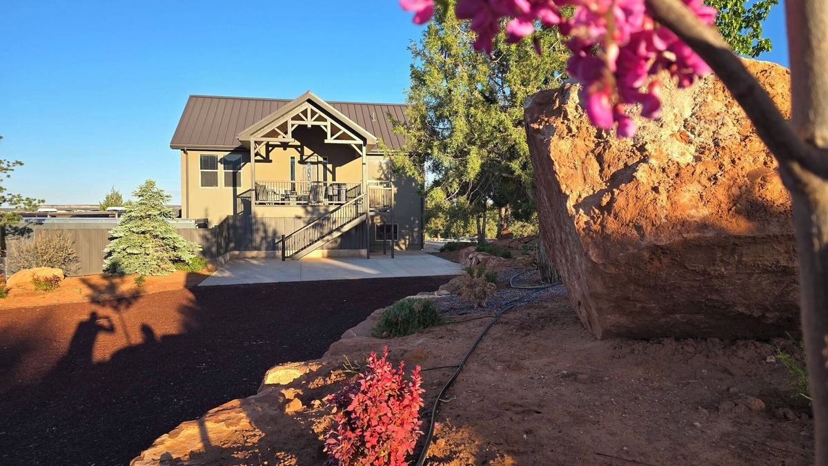 Apple Valley House | Luxurious-unique-tranquil Retreat. By Zion'sPark-GrandCanyon-Hike/Bike/Relax