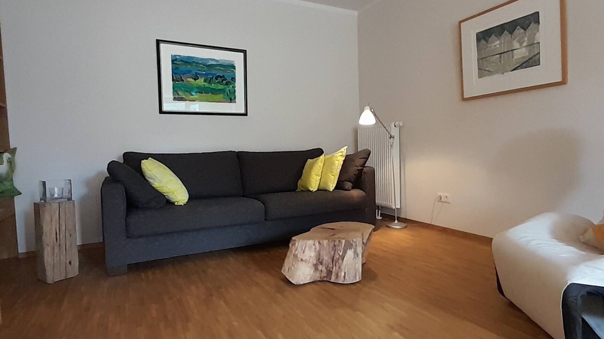 Buggingen Apartment | Luxurious vacation apartment (2 rooms; 70 sqm) with terrace and garden