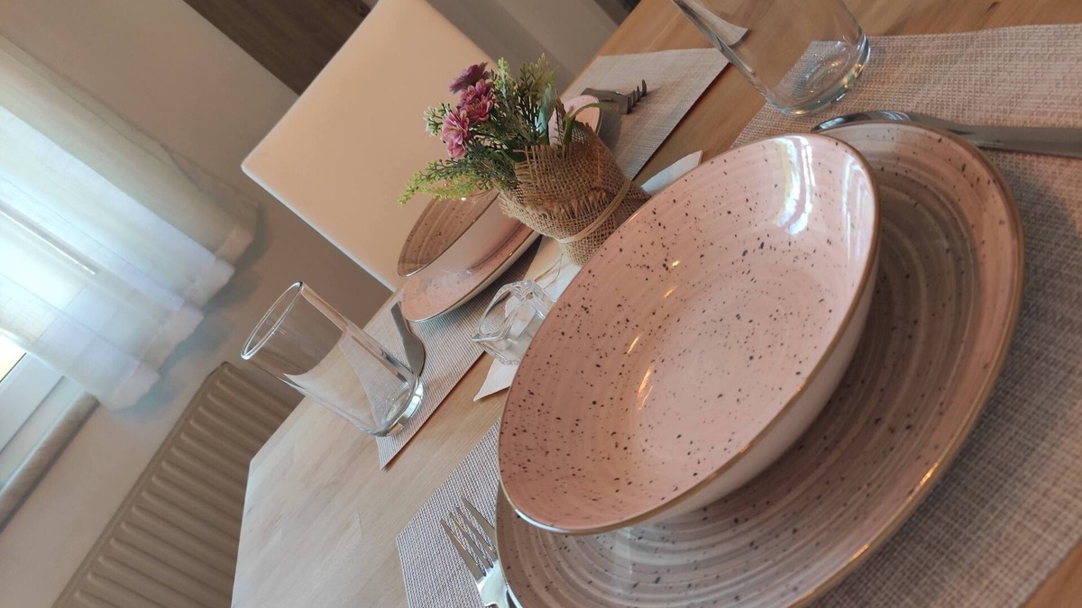 Sollenau Apartment | Luxurious vacation apartment with garden, terrace and pool.