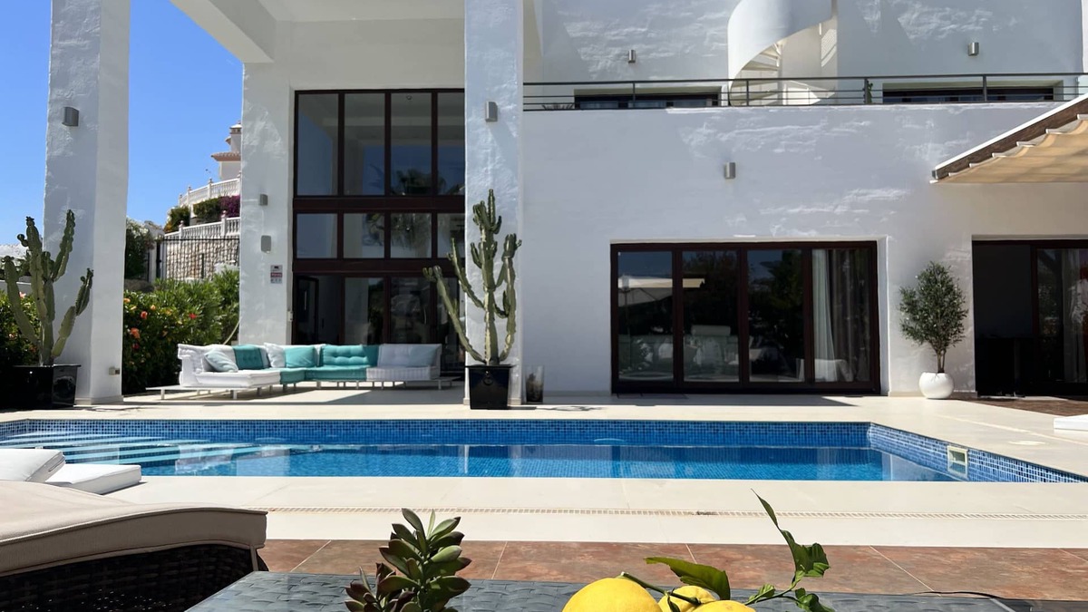 Mijas Villa | Luxurious villa (4 bedrooms) with heated pool for vacation and workation