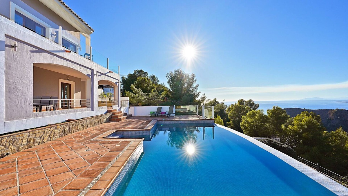 Almunecar Villa | Luxurious villa - 7 min from the beach!