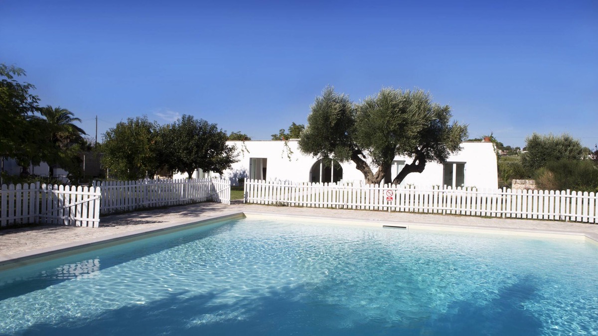 Martina Franca House | Luxurious Villa, Large Pool + Garden. Great Location.