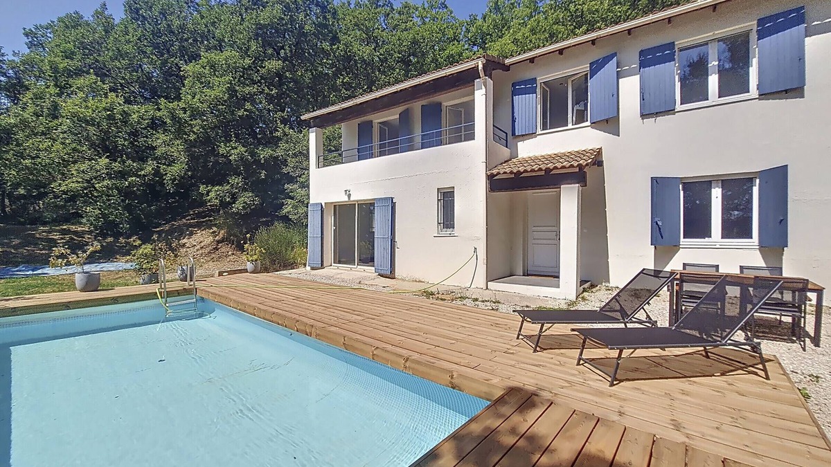 Mons House | Luxurious Villa near Lake Saint-Cassien: 5BR, Private Pool, Golf, Vineyard, Forest, Scenic Views