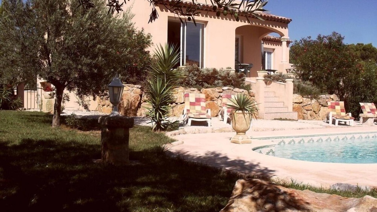 Beziers Villa | Luxurious Villa on Golf Course with Private Pool, Garden, Free WIFI Béziers,