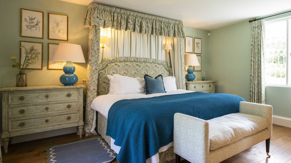 Henley House | Luxurious Vineyard Hideaway At Stanlake Park