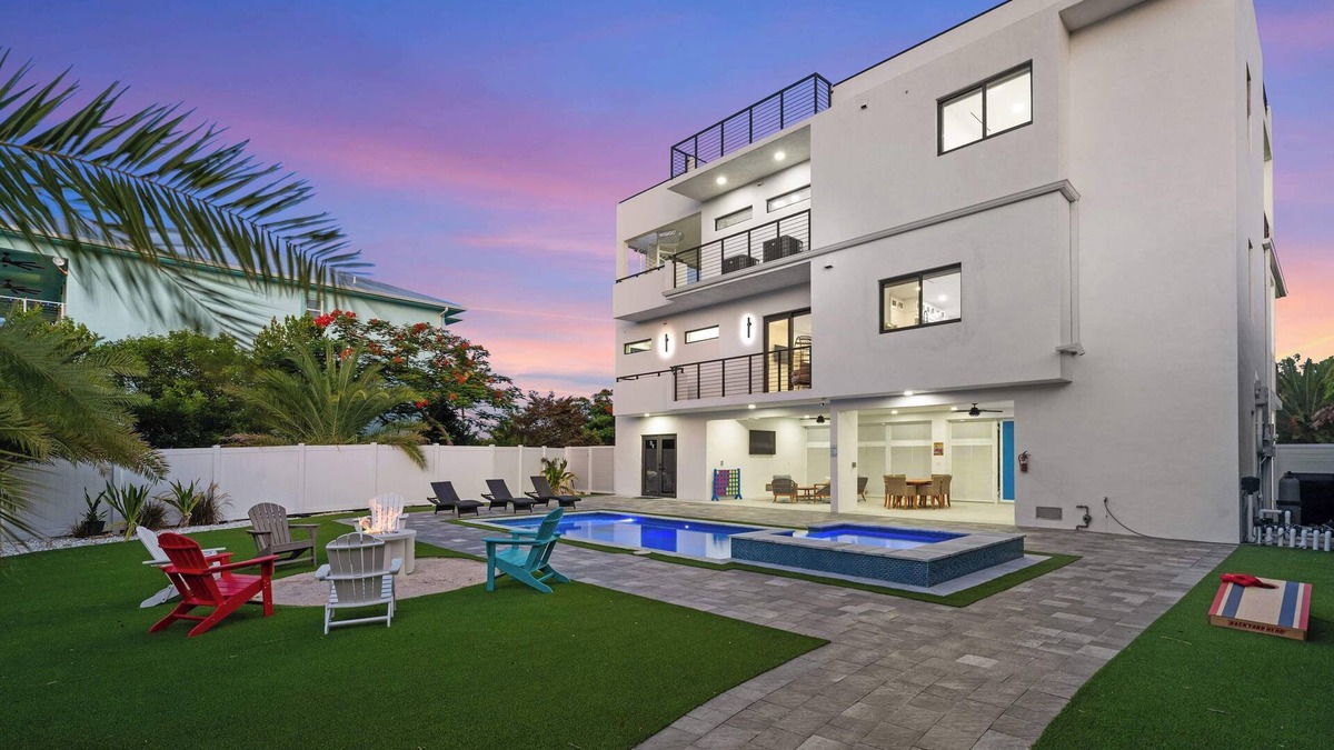 Marathon Villa | Luxurious Waterfront 4BR Getaway in Marathon