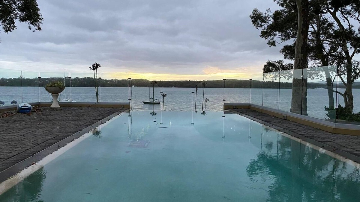 Coal Point House | Luxurious Waterfront at Lake Macquarie