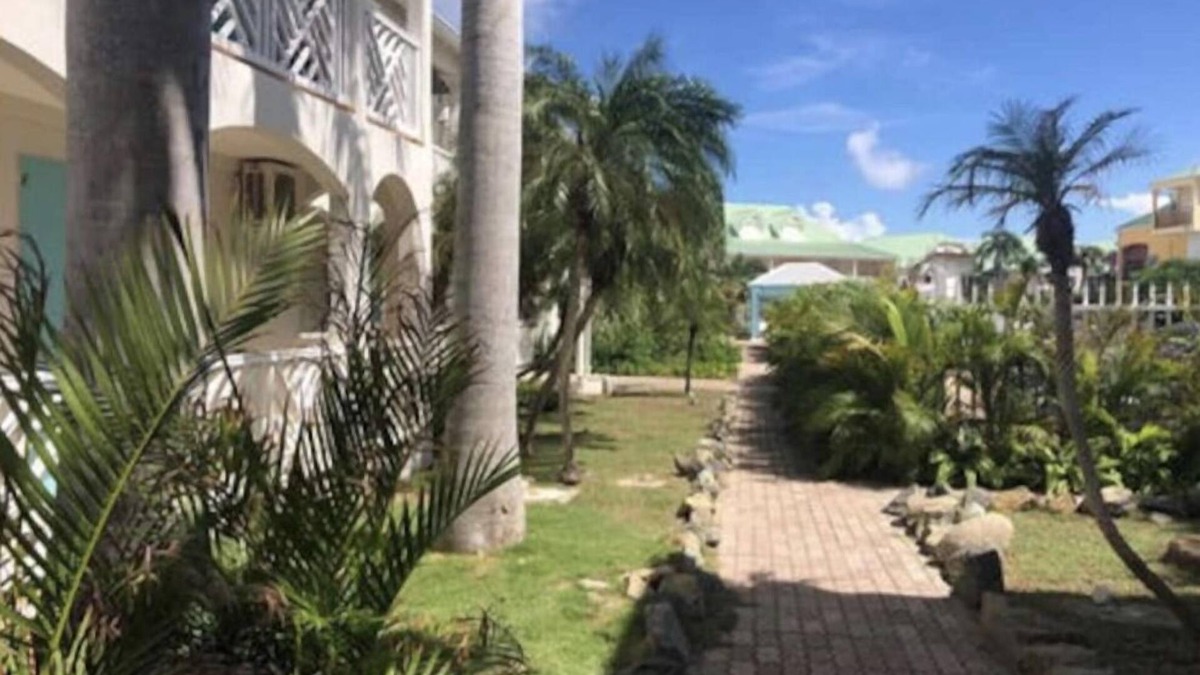Orient Bay Apartment | Luxurious waterfront Grand T3 on the beach of Orient Bay, swimming pool