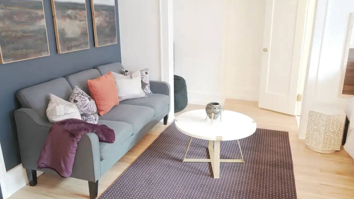 East Avenue Apartment | LuxuriousFloralStudio-HeartofEastAve -walkdowntown