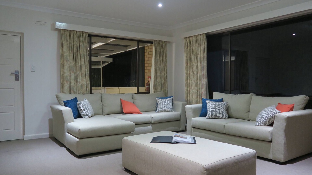 Sea Lake House | Luxuriously Appointed, Spacious and Private. Just 5 Minutes From Lake Tyrrell
