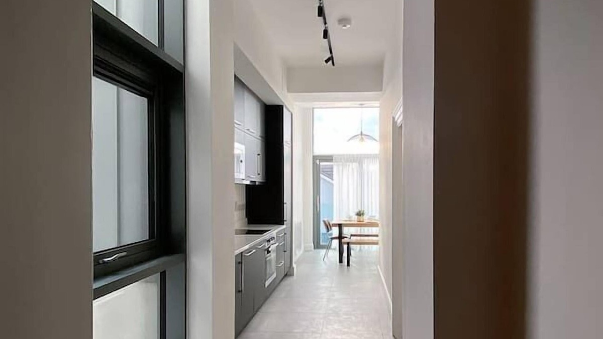 Portobello Condo | Luxuriously large period D2 property of character