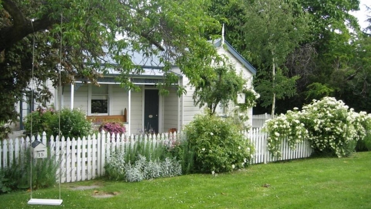 Arrowtown House | Luxuriously modernised Heritage cottage