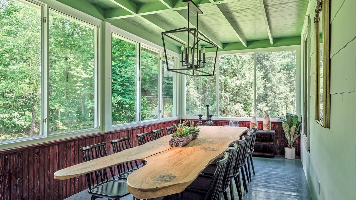 Cresco House | Luxuriously Restored Farm Cabin