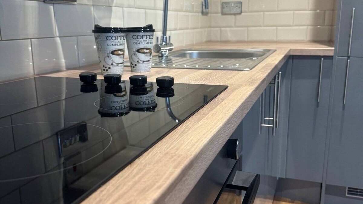 Kidderminster Apartment | Luxury 1 BDR Studio - Kidderminster