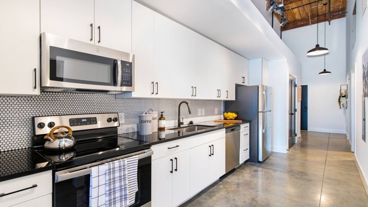 Judson Apartment | Luxury 1-bedroom apartment w/pool