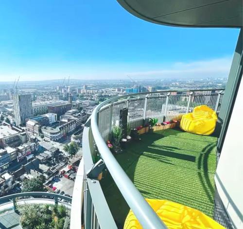 Barking Apartment | Luxury 1-Bedroom Apt with Stunning London Views