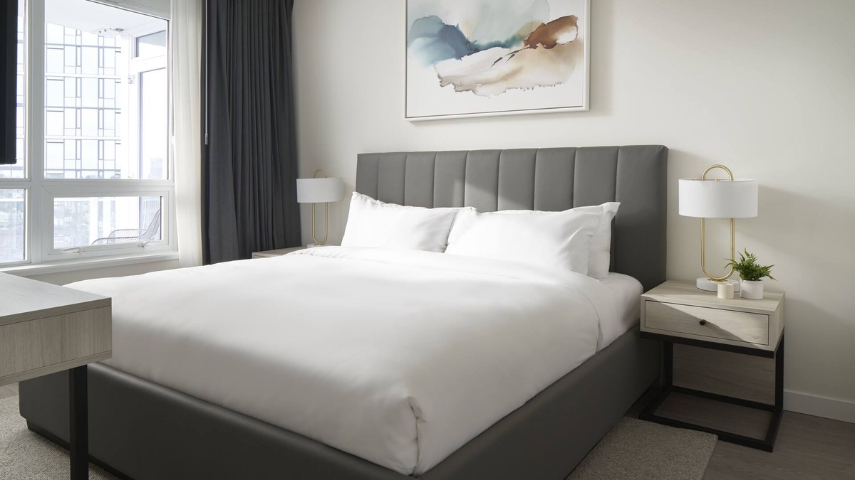 South Lake Union Hotel | Luxury 1-Bedroom Suite in Seattle with Pools, Fitness,Spectacular Balcony Views!