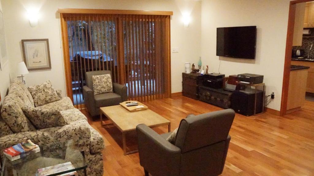 Marina Peninsula House | Luxury 1 Bedroom Unit-Walk to Beach -Baby Friendly