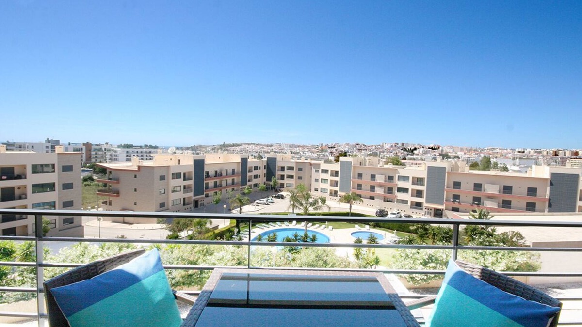 Albardeira House | Luxury 1 Bedroom w/Communal Pool & Great Views, WiFi, Close to Marina & Beach