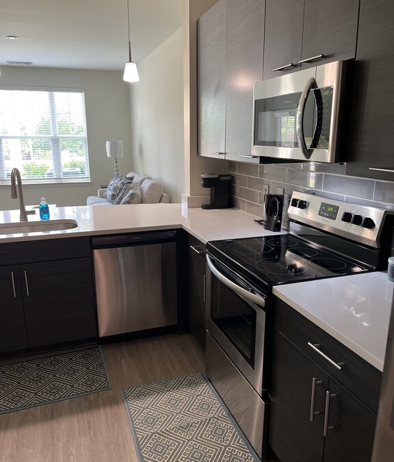 Crabtree Apartment | Luxury 1 BR Apartment w/patio in central location near Raleigh’s hot spots!